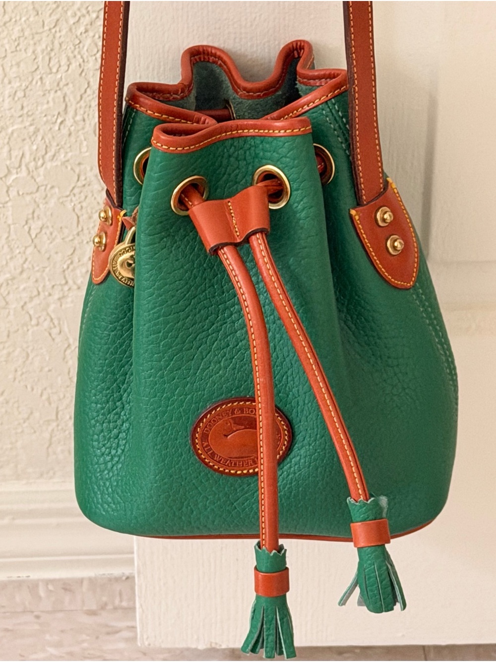 Vintage Dooney & Bourke Kelly Green/Tan Pebbled Leather Bucket Bag Purse USA New